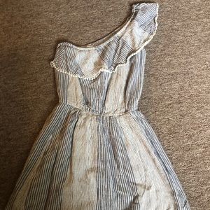 one shoulder dress